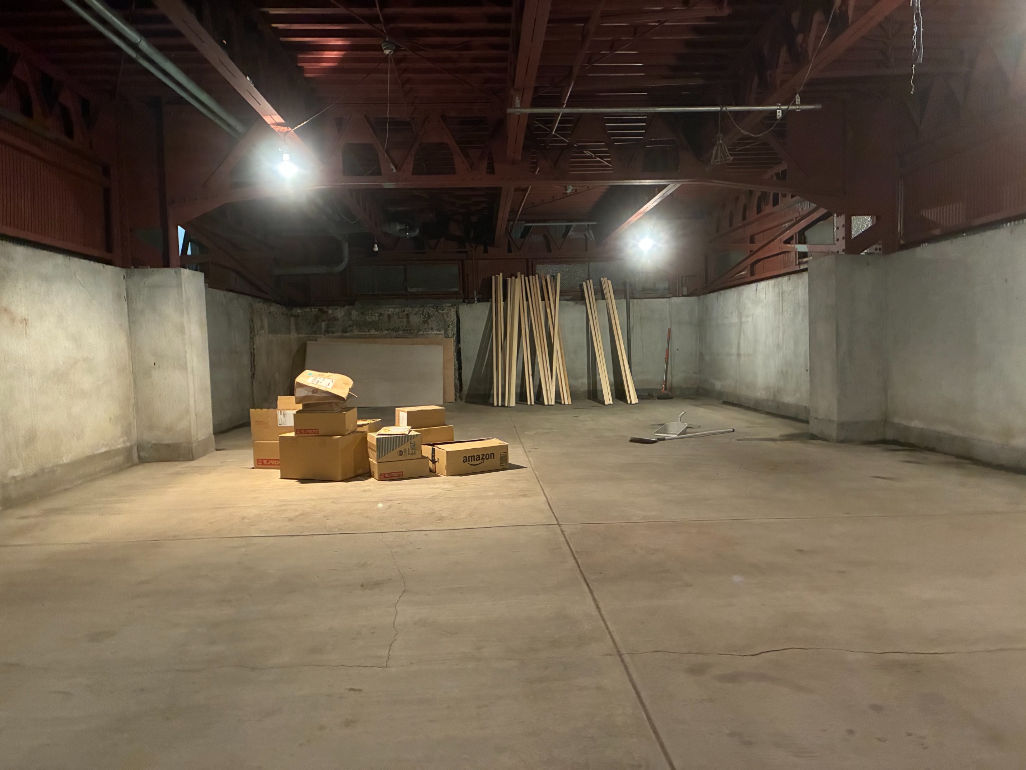 整備途中のF-tec作業場の全景